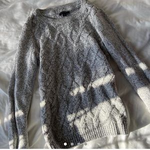 Grey women’s Tommy Hilfiger knit sweater in size small